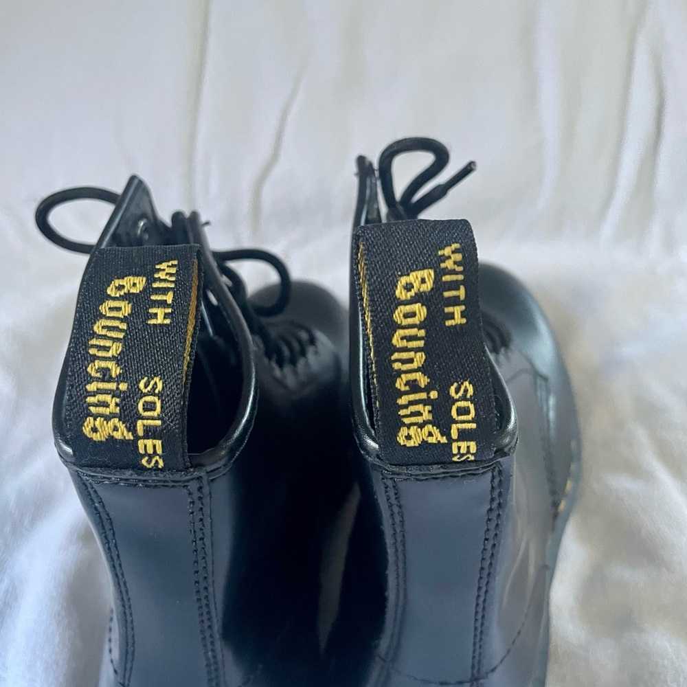 Brand New! Never worn Dr.Martens 1460 womens smooth leather lace up boot…